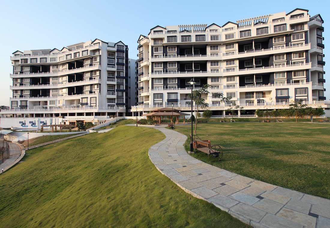 Available Luxury 3.5 BHK Duplex for Rent | Gera Greensville Sky Villas | Kharadi, Pune